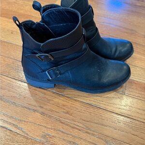 Kohl's Black Leather Ankle Boots with Buckle